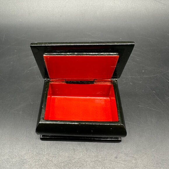Vintage Russian Hand Painted Lacquerware Trinket Box Mythical Scene Red Interior - Picture 3 of 10